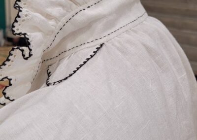 Pentathalon 2025 16th century tudor smock neckline photo by Kathryn Wolters